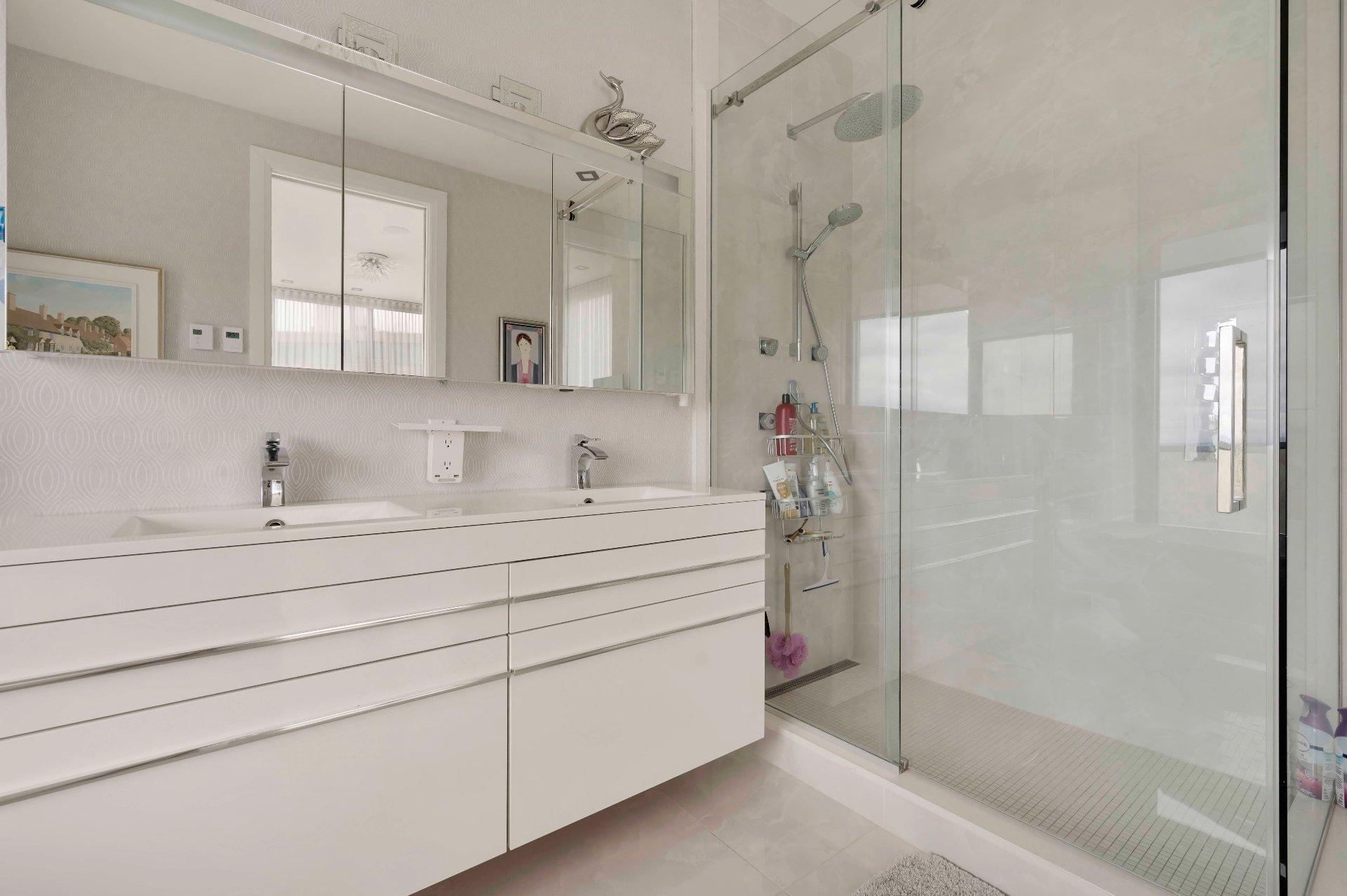 









4400


Prom. Paton

, 801,
Laval (Chomedey),




QC
H7W0K2

