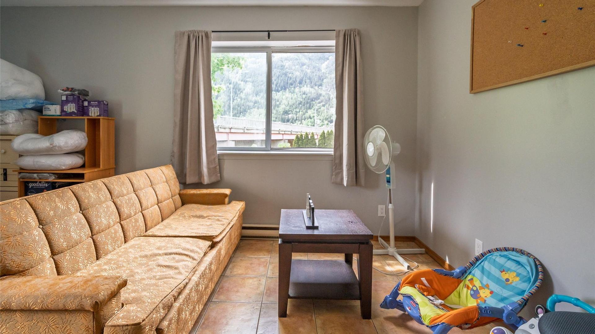 









920


Nelson

Avenue,
Nelson,




BC
V1L 2N9

