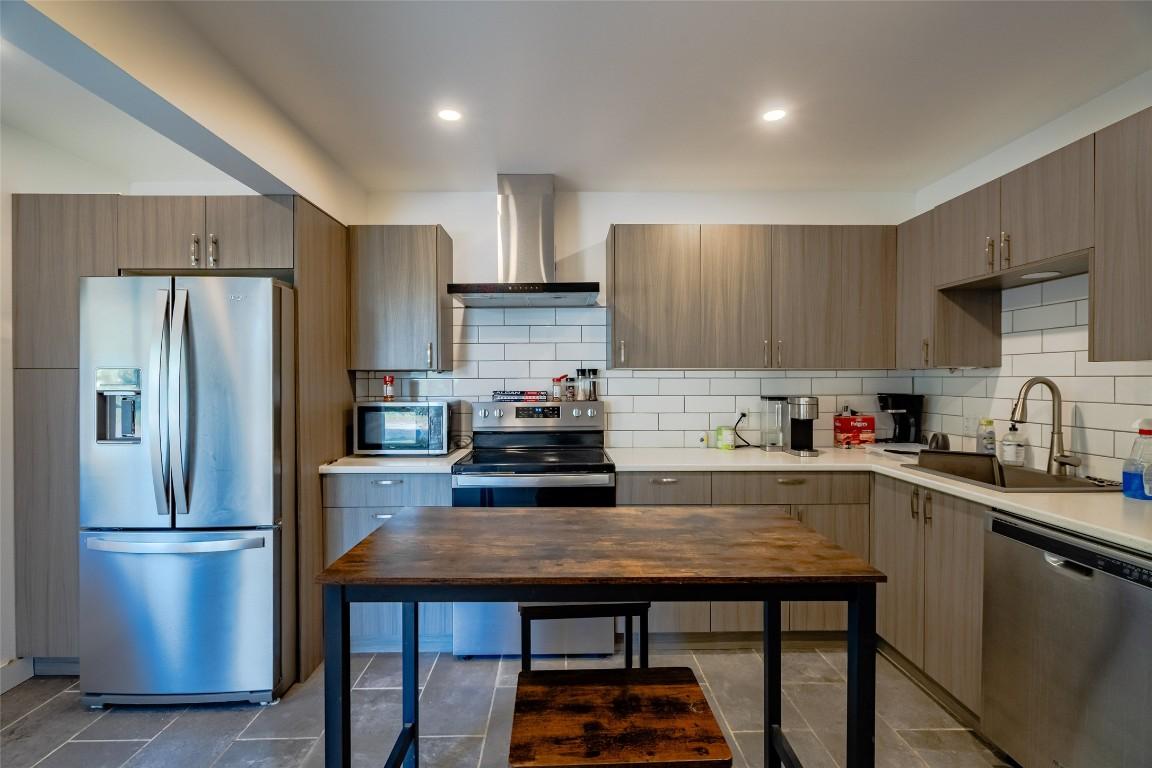 









1810


First

Street,
Fruitvale,




BC
V0G 1L0

