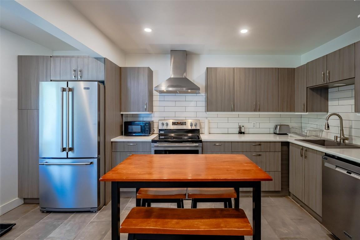 









1810


First

Street,
Fruitvale,




BC
V0G 1L0

