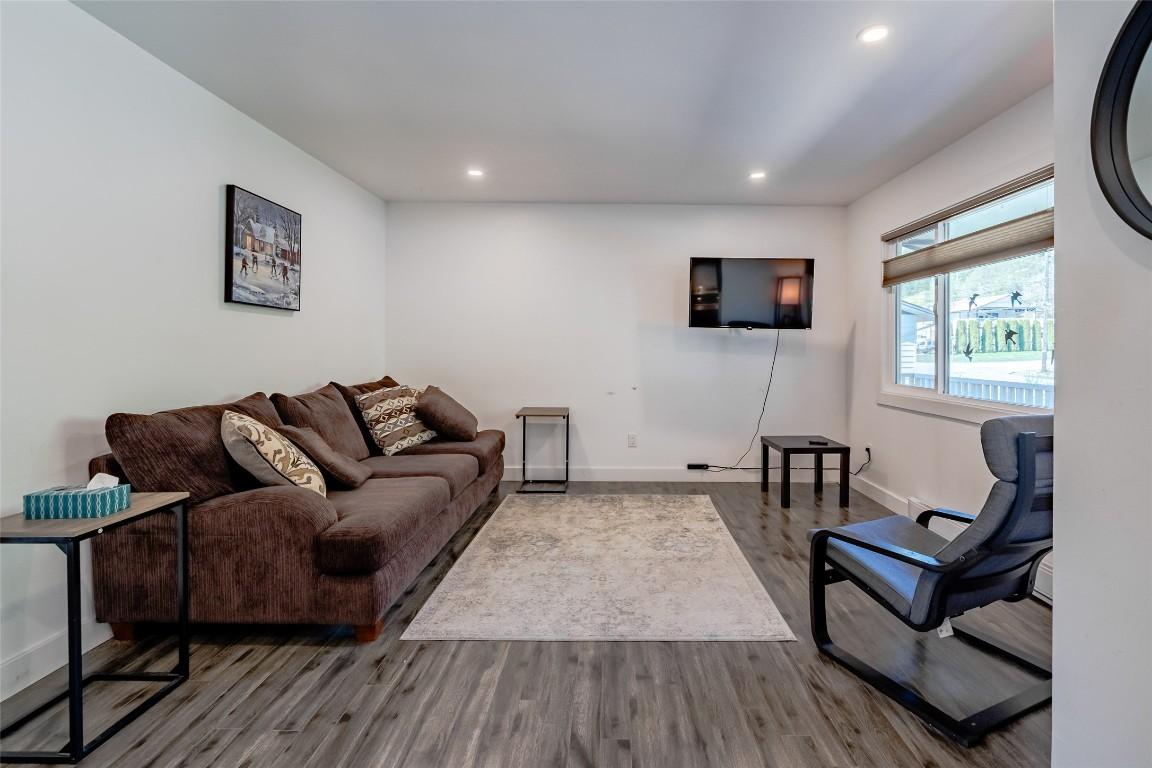 









1810


First

Street,
Fruitvale,




BC
V0G 1L0

