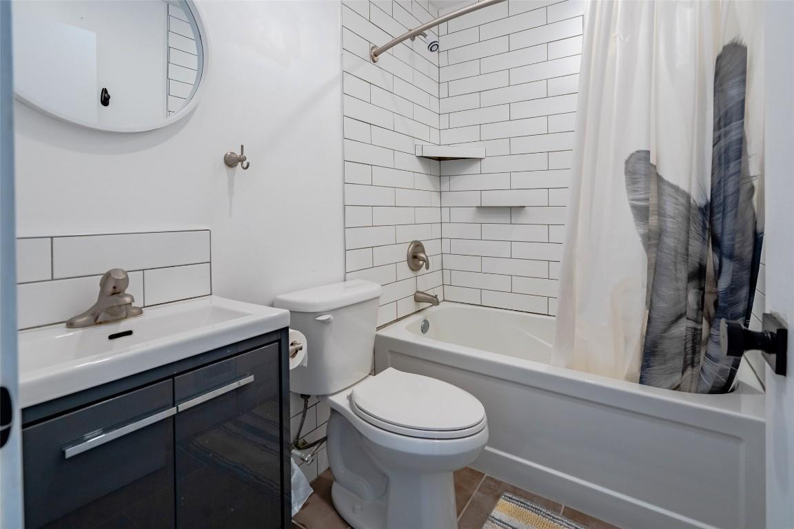 









1810


First

Street,
Fruitvale,




BC
V0G 1L0

