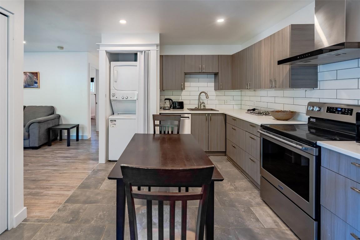









1810


First

Street,
Fruitvale,




BC
V0G 1L0

