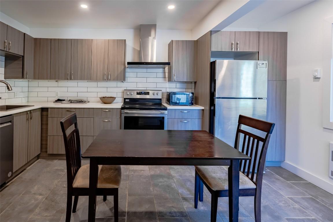 









1810


First

Street,
Fruitvale,




BC
V0G 1L0

