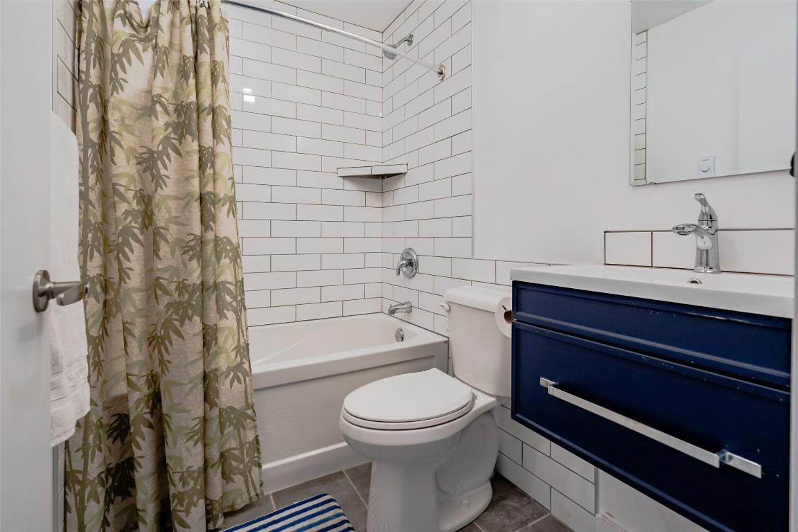 









1810


First

Street,
Fruitvale,




BC
V0G 1L0

