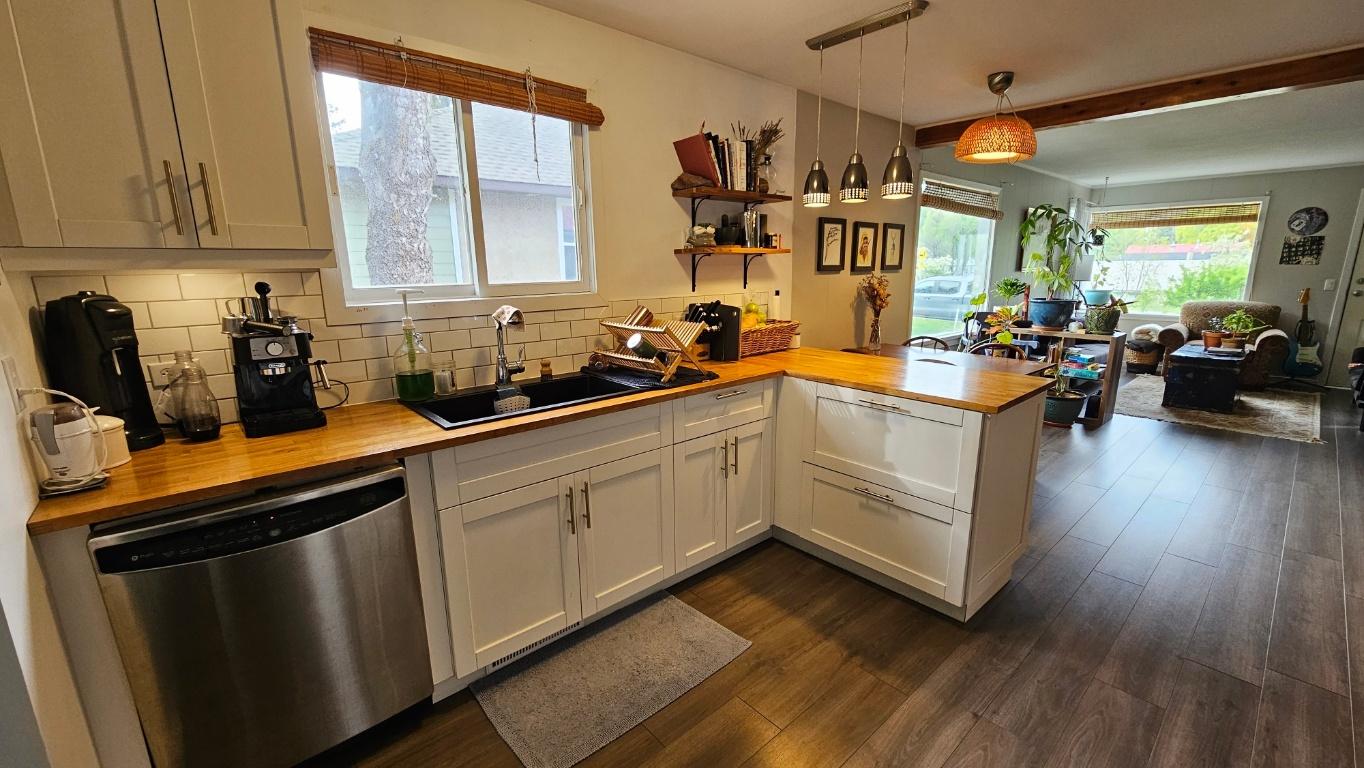 









2445


Warren

Avenue,
Kimberley,




BC
V1A 1T2

