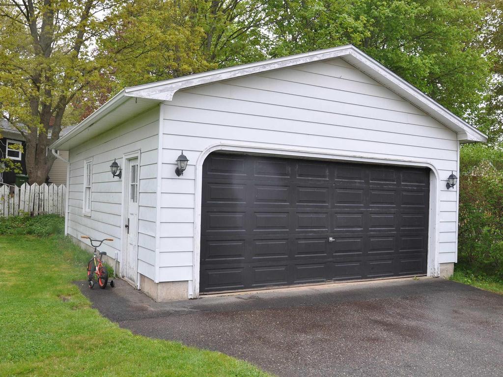 












33 Caldwell Avenue

,
Kentville,




NS
B4N 2C7

