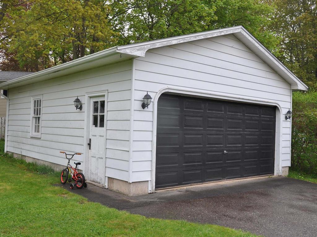 












33 Caldwell Avenue

,
Kentville,




NS
B4N 2C7

