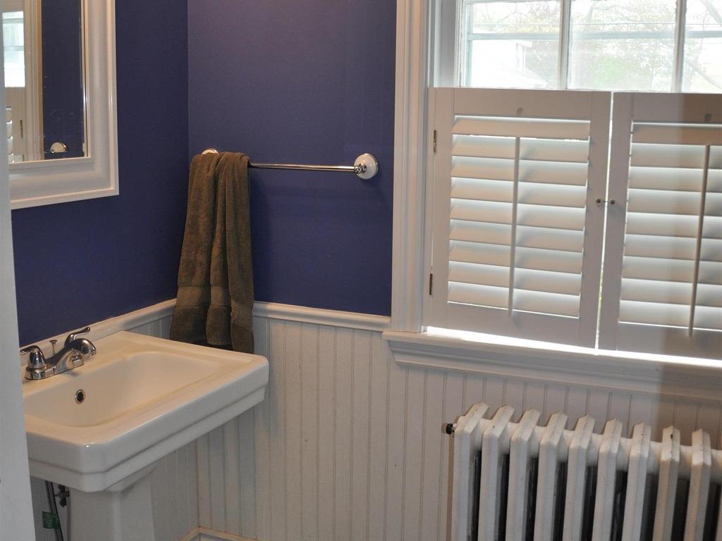 












33 Caldwell Avenue

,
Kentville,




NS
B4N 2C7

