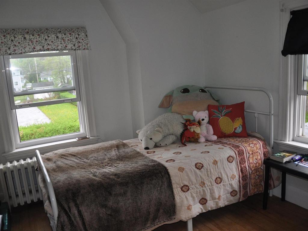 












33 Caldwell Avenue

,
Kentville,




NS
B4N 2C7

