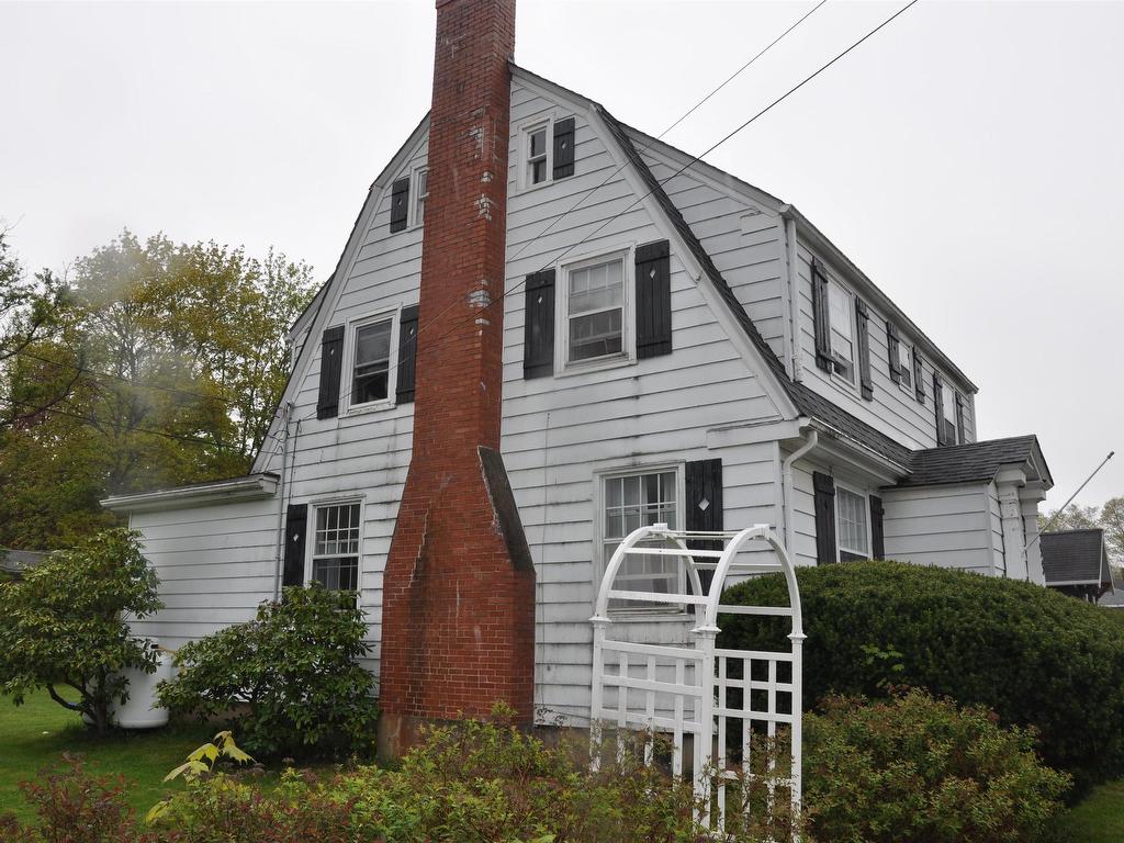 












33 Caldwell Avenue

,
Kentville,




NS
B4N 2C7

