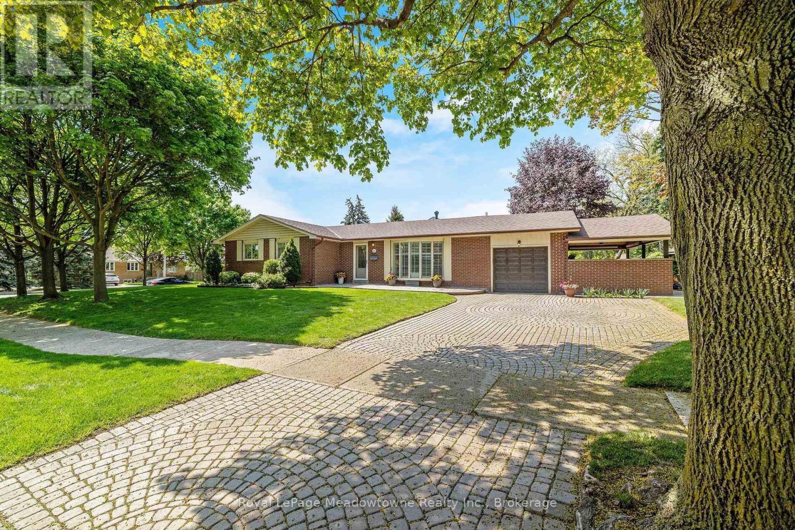 












391 HIGHSIDE DRIVE

,
Milton (OM Old Milton),




Ontario
L9T1W9

