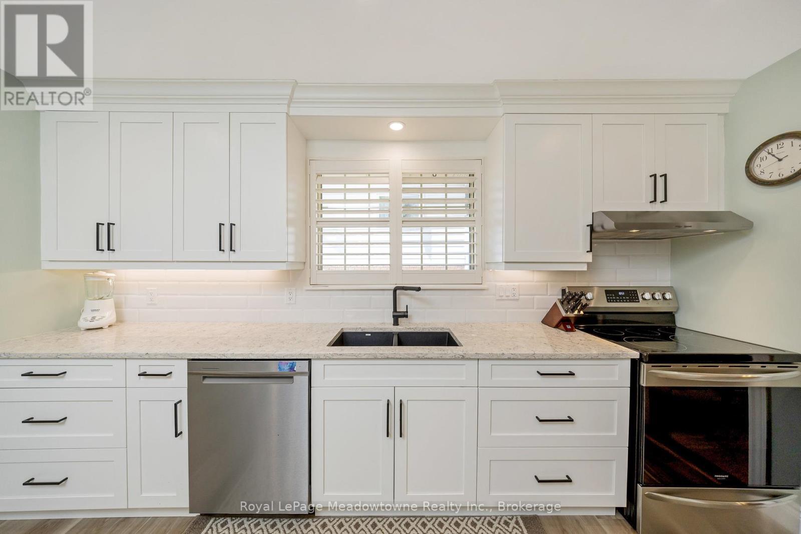 












391 HIGHSIDE DRIVE

,
Milton (OM Old Milton),




Ontario
L9T1W9

