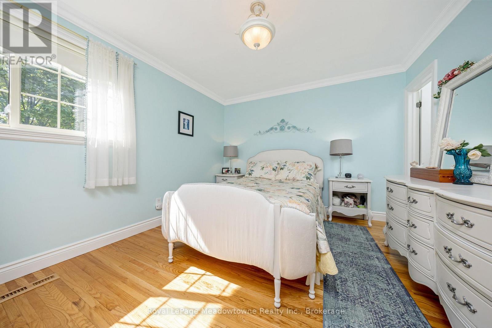 












391 HIGHSIDE DRIVE

,
Milton (OM Old Milton),




Ontario
L9T1W9

