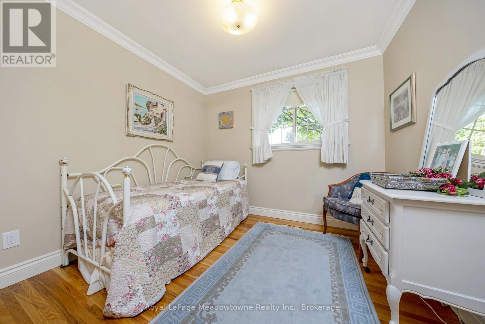 












391 HIGHSIDE DRIVE

,
Milton (OM Old Milton),




Ontario
L9T1W9

