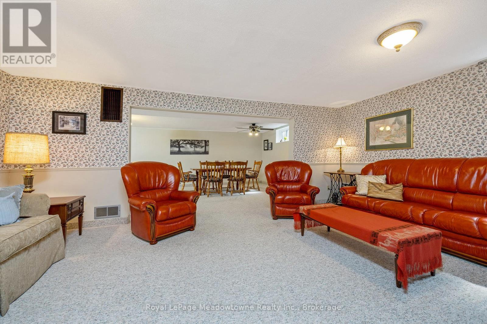 












391 HIGHSIDE DRIVE

,
Milton (OM Old Milton),




Ontario
L9T1W9

