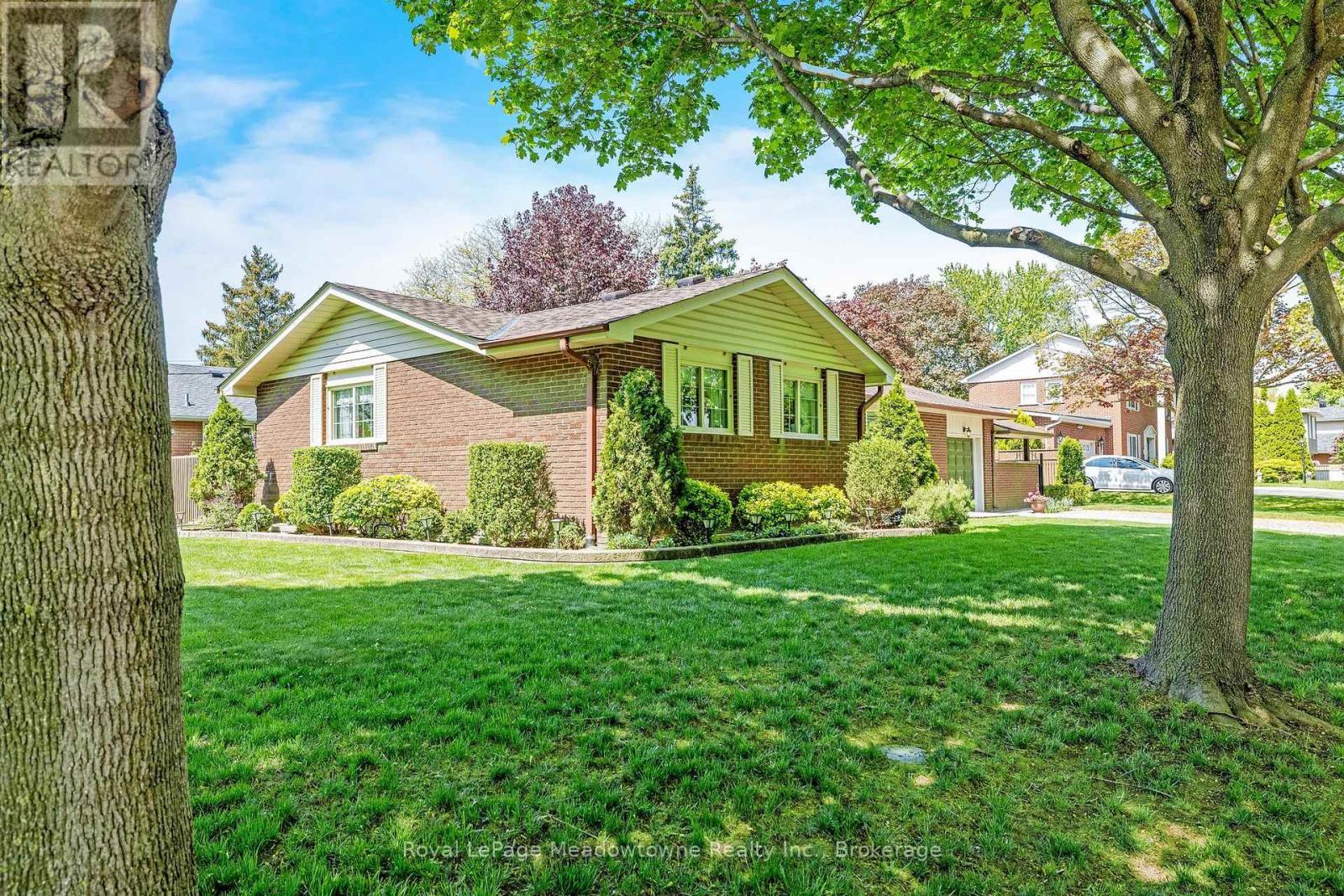 












391 HIGHSIDE DRIVE

,
Milton (OM Old Milton),




Ontario
L9T1W9

