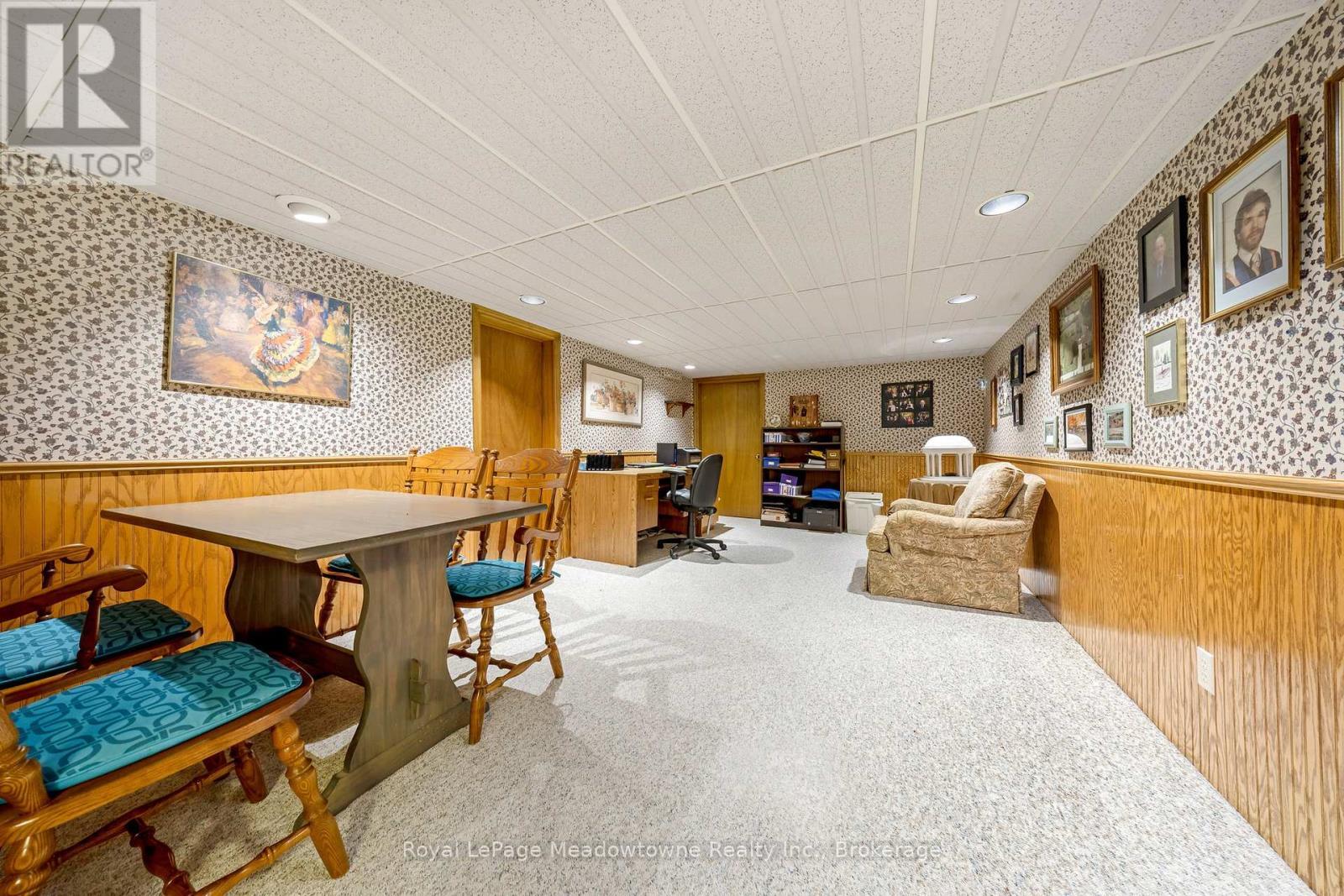 












391 HIGHSIDE DRIVE

,
Milton (OM Old Milton),




Ontario
L9T1W9

