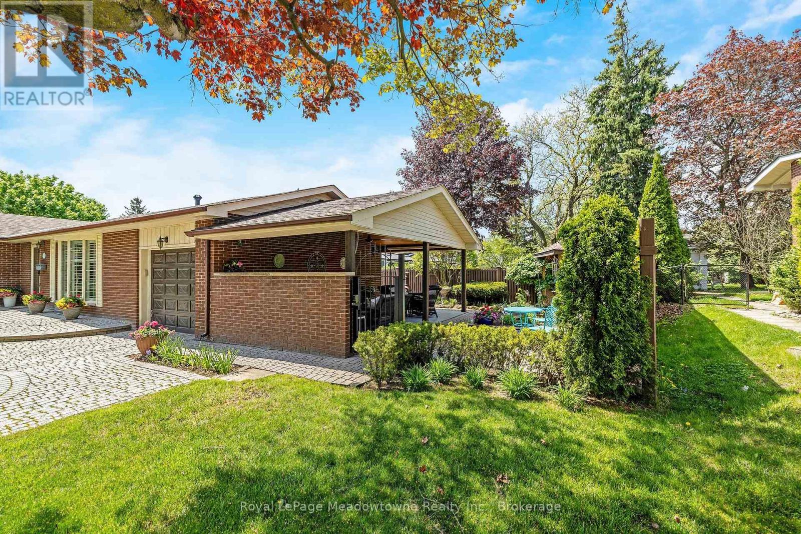 












391 HIGHSIDE DRIVE

,
Milton (OM Old Milton),




Ontario
L9T1W9

