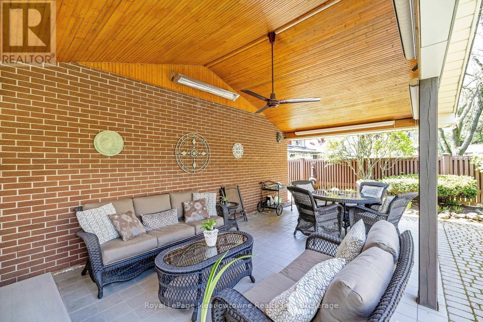 












391 HIGHSIDE DRIVE

,
Milton (OM Old Milton),




Ontario
L9T1W9

