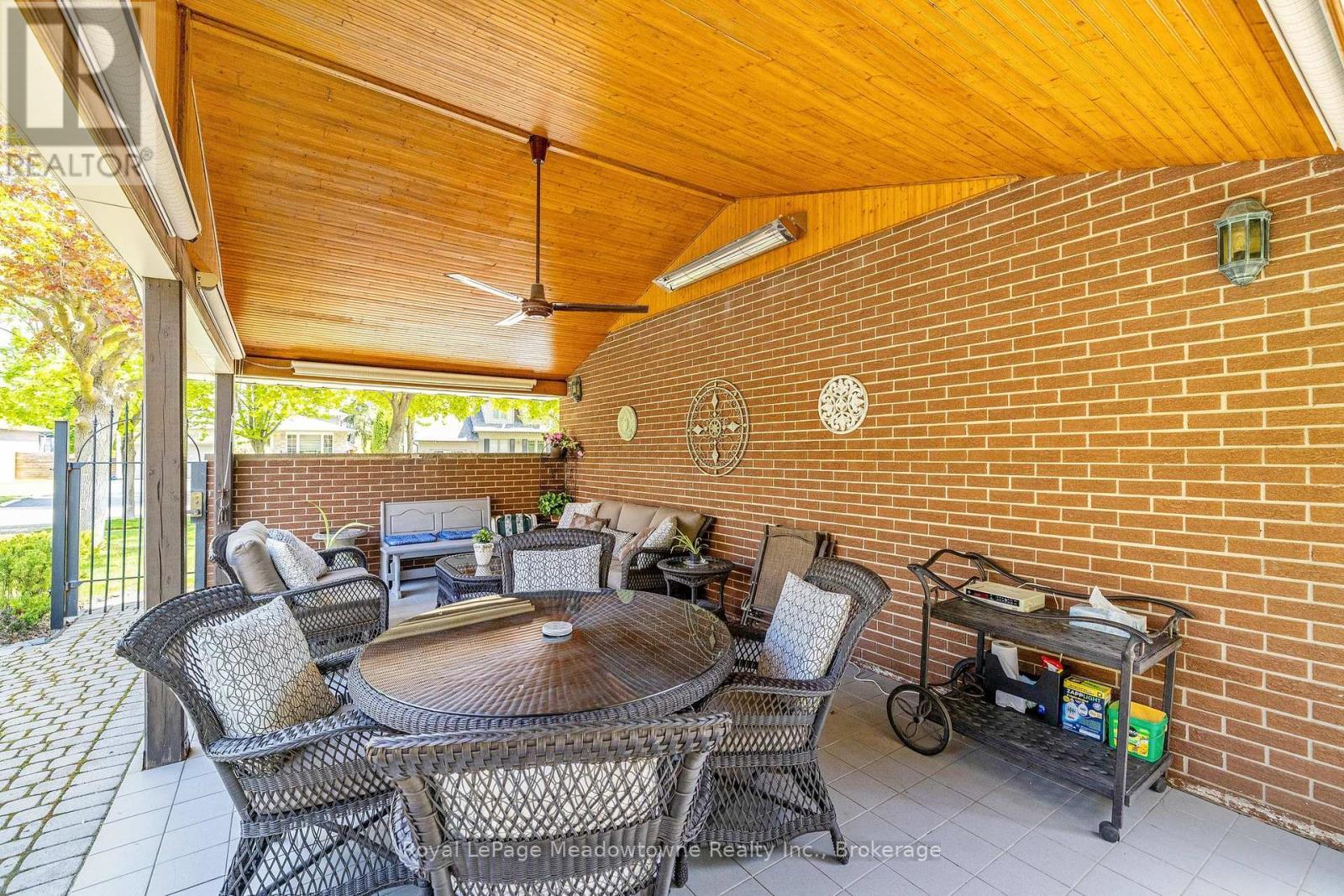 












391 HIGHSIDE DRIVE

,
Milton (OM Old Milton),




Ontario
L9T1W9

