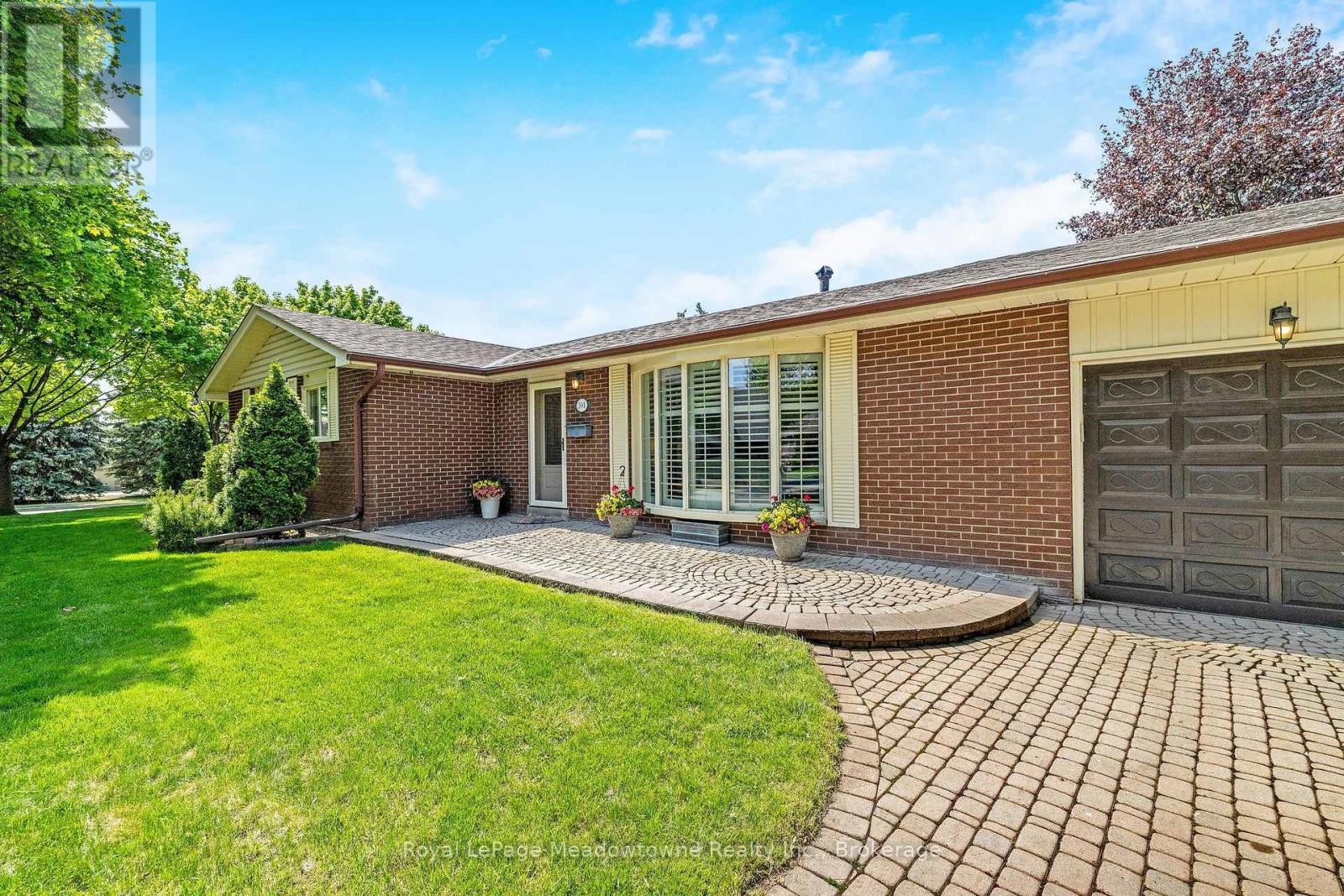 












391 HIGHSIDE DRIVE

,
Milton (OM Old Milton),




Ontario
L9T1W9

