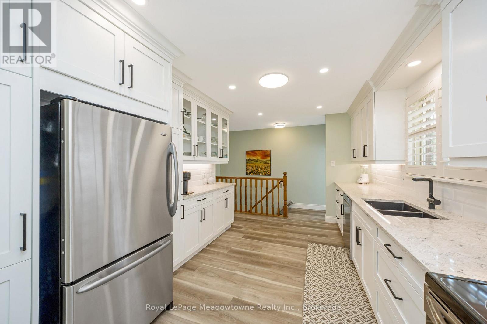 












391 HIGHSIDE DRIVE

,
Milton (OM Old Milton),




Ontario
L9T1W9


