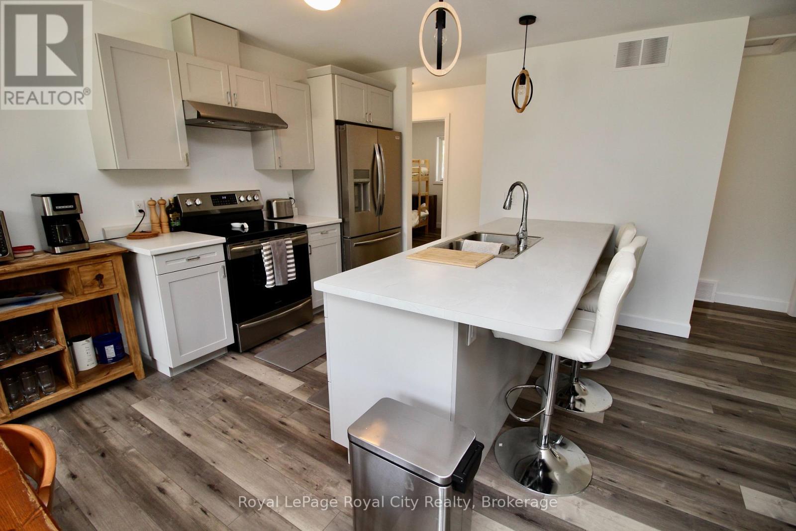 












134 MAPLE GOLF CRESCENT

,
Northern Bruce Peninsula,




Ontario
N0H2R0

