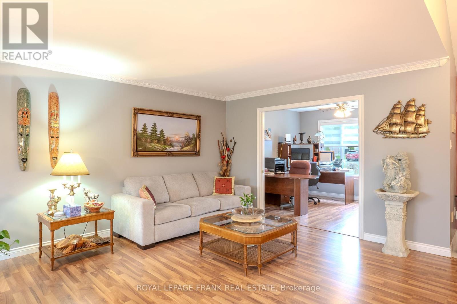 












5 HILLVIEW DRIVE

,
Kawartha Lakes (Bobcaygeon),




Ontario
K0M1A0

