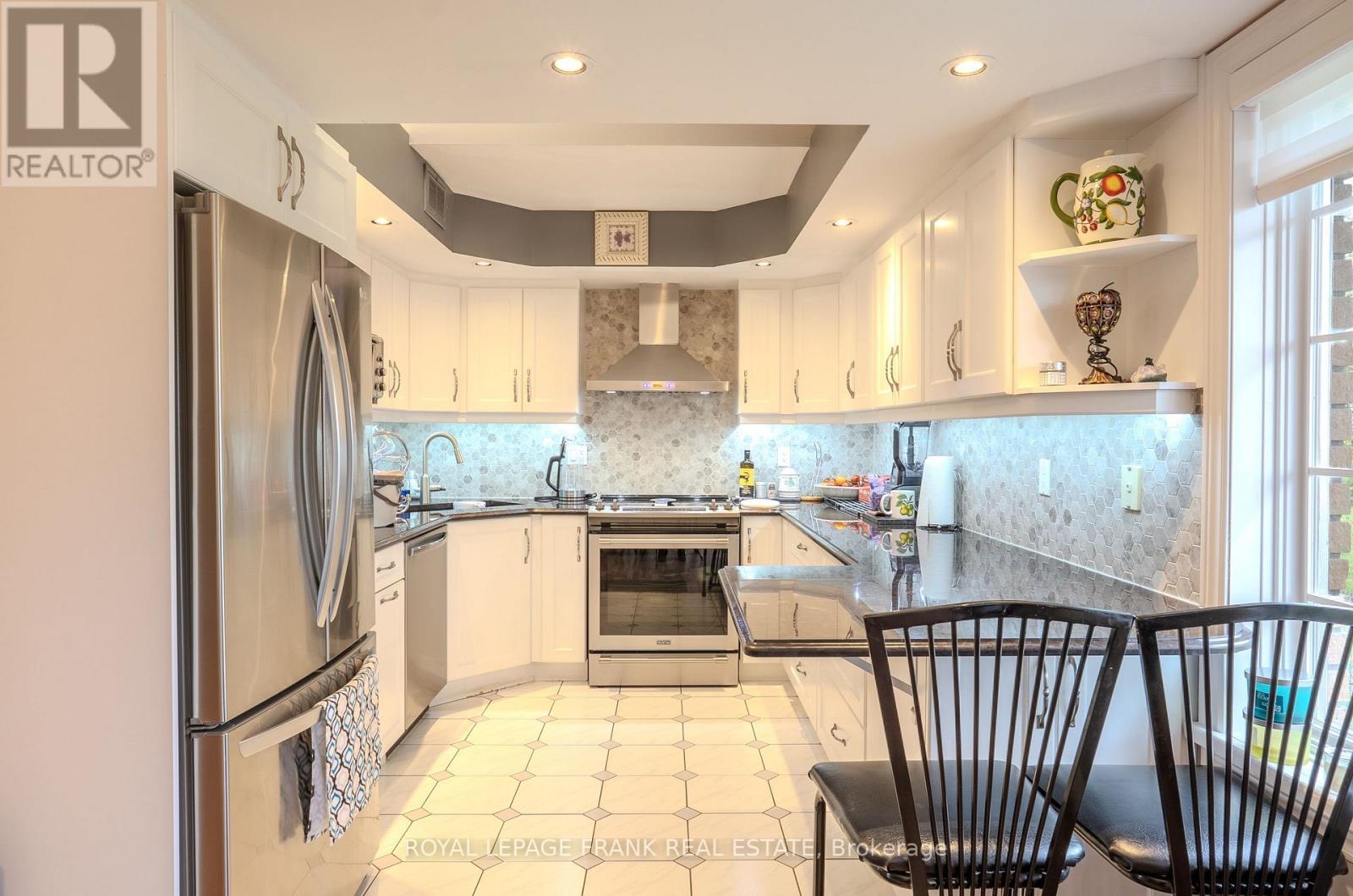 












5 HILLVIEW DRIVE

,
Kawartha Lakes (Bobcaygeon),




Ontario
K0M1A0

