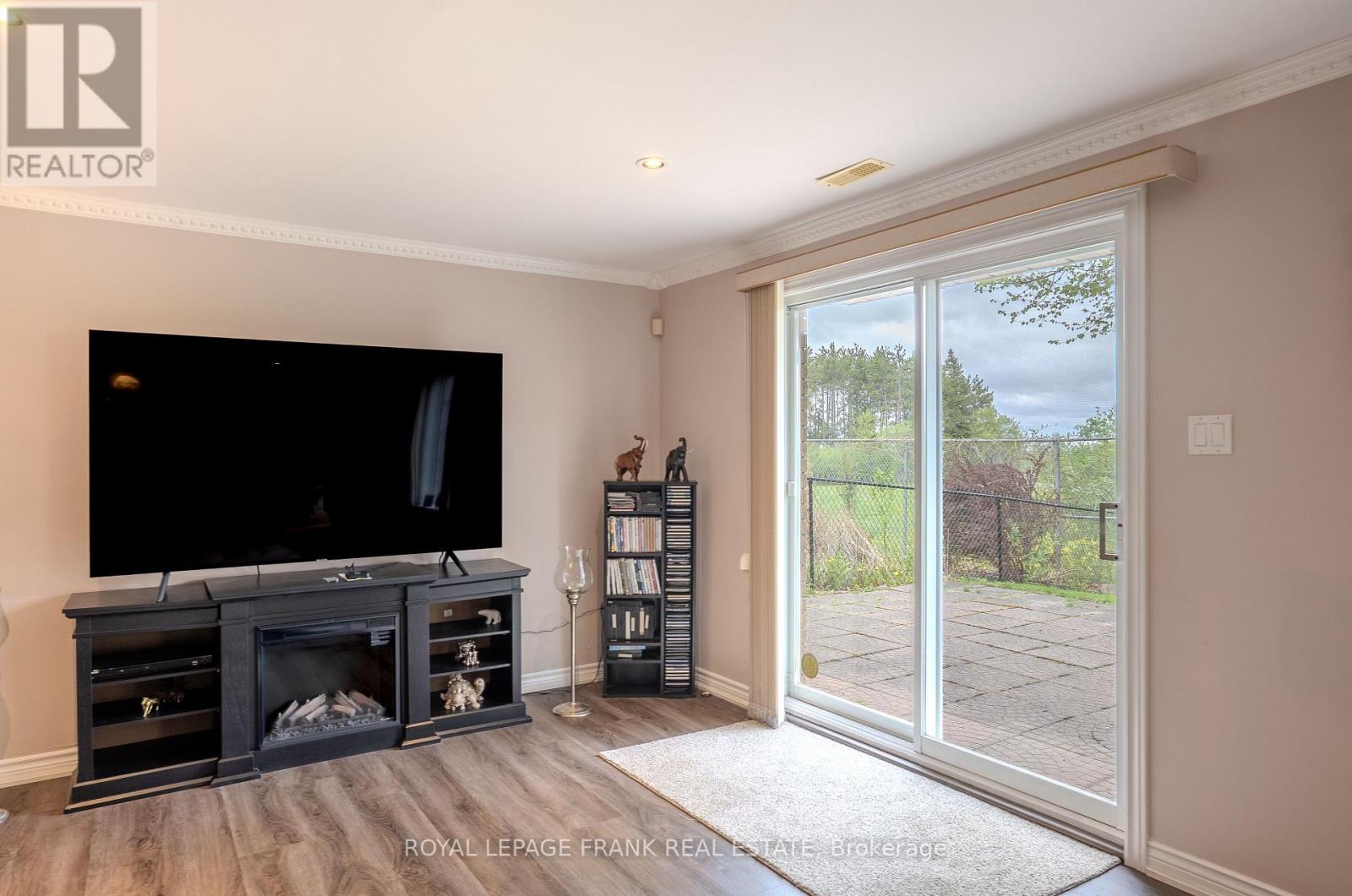 












5 HILLVIEW DRIVE

,
Kawartha Lakes (Bobcaygeon),




Ontario
K0M1A0

