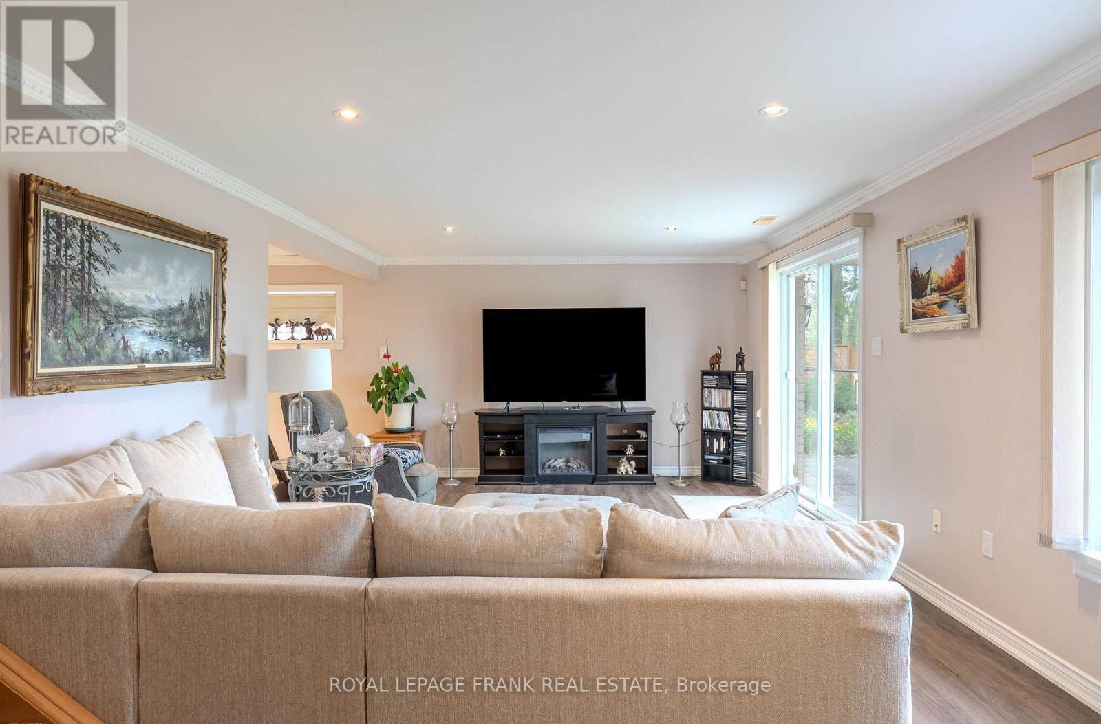 












5 HILLVIEW DRIVE

,
Kawartha Lakes (Bobcaygeon),




Ontario
K0M1A0

