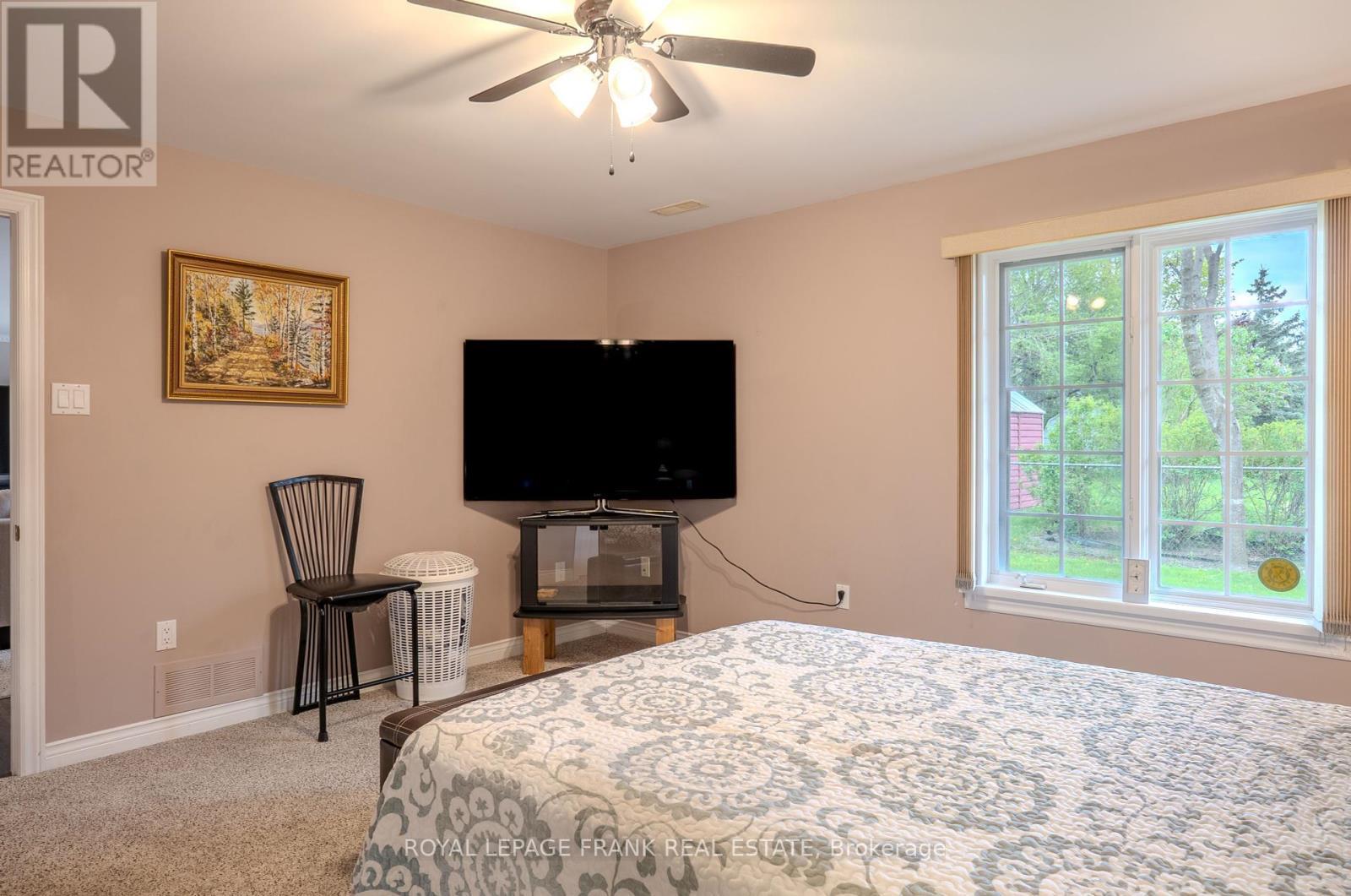 












5 HILLVIEW DRIVE

,
Kawartha Lakes (Bobcaygeon),




Ontario
K0M1A0

