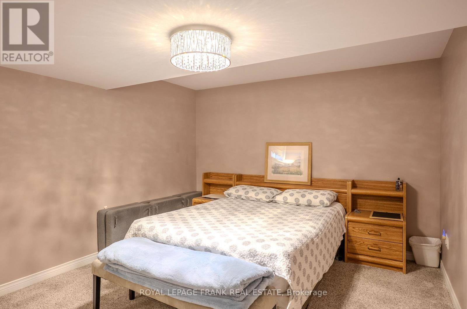 












5 HILLVIEW DRIVE

,
Kawartha Lakes (Bobcaygeon),




Ontario
K0M1A0

