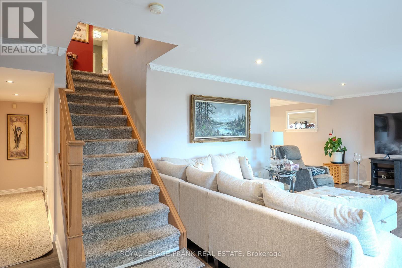 












5 HILLVIEW DRIVE

,
Kawartha Lakes (Bobcaygeon),




Ontario
K0M1A0

