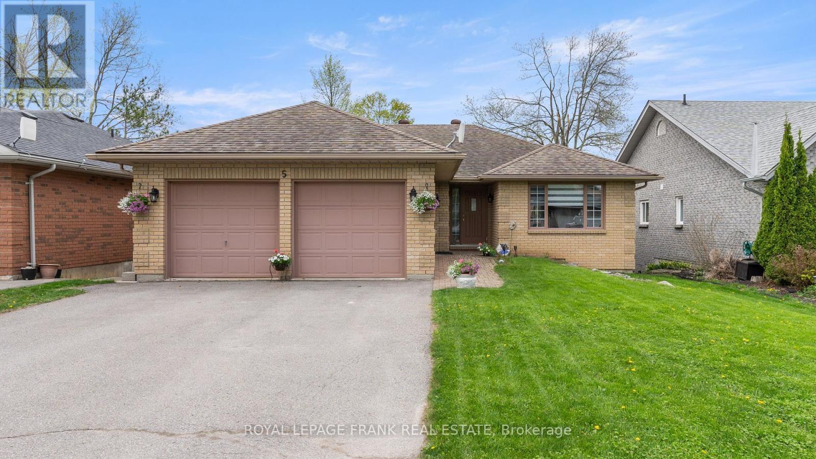 












5 HILLVIEW DRIVE

,
Kawartha Lakes (Bobcaygeon),




Ontario
K0M1A0

