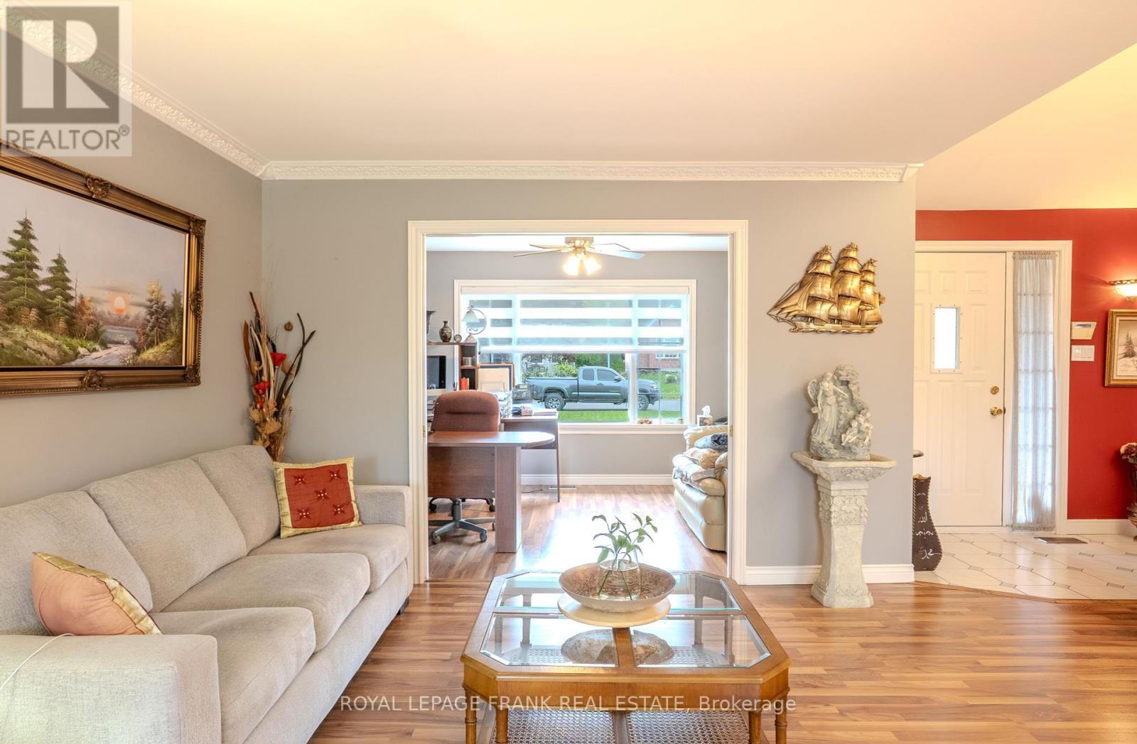 












5 HILLVIEW DRIVE

,
Kawartha Lakes (Bobcaygeon),




Ontario
K0M1A0

