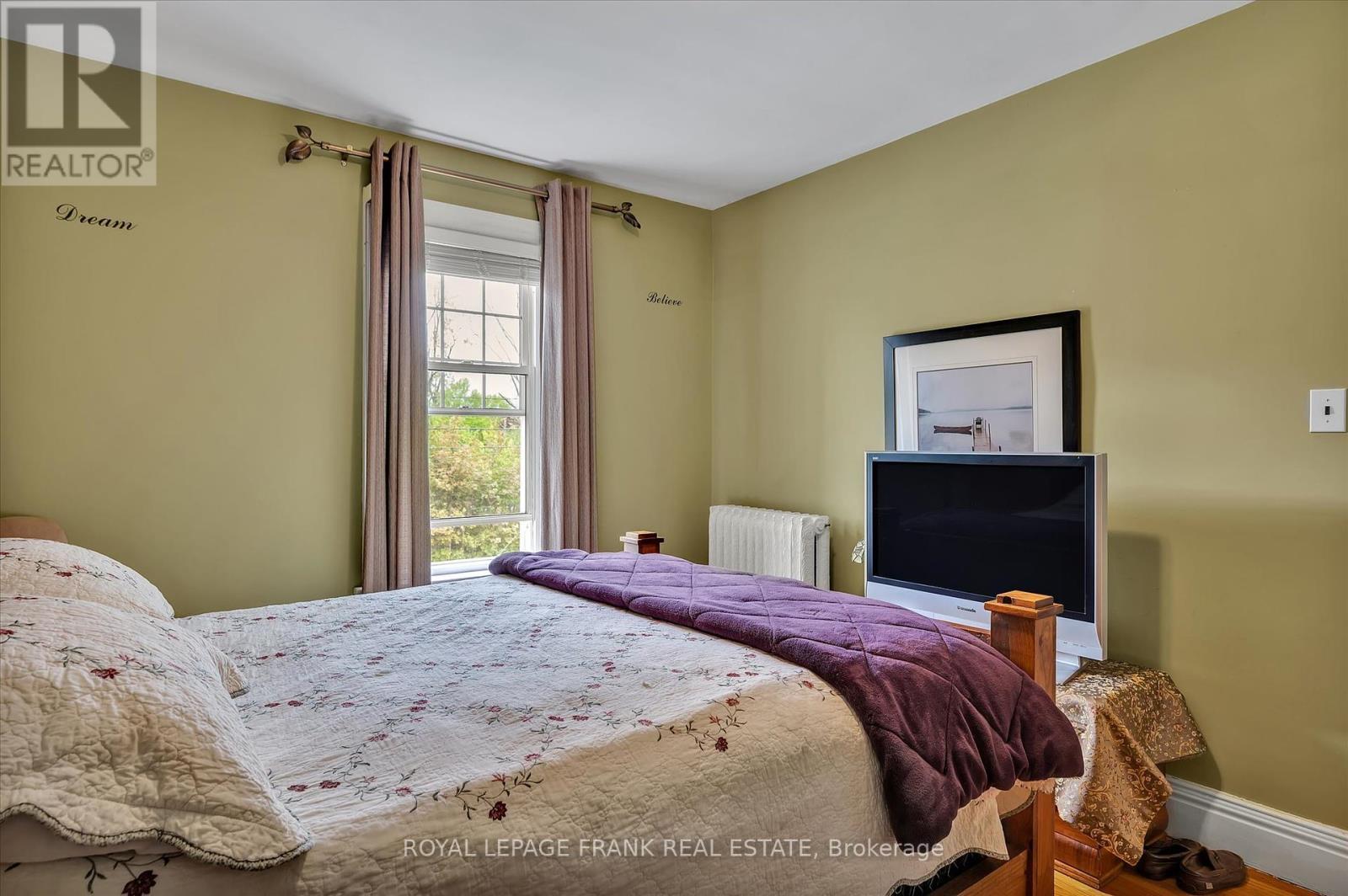 












83 BENSON AVENUE

,
Peterborough North (South),




Ontario
K9H5X8

