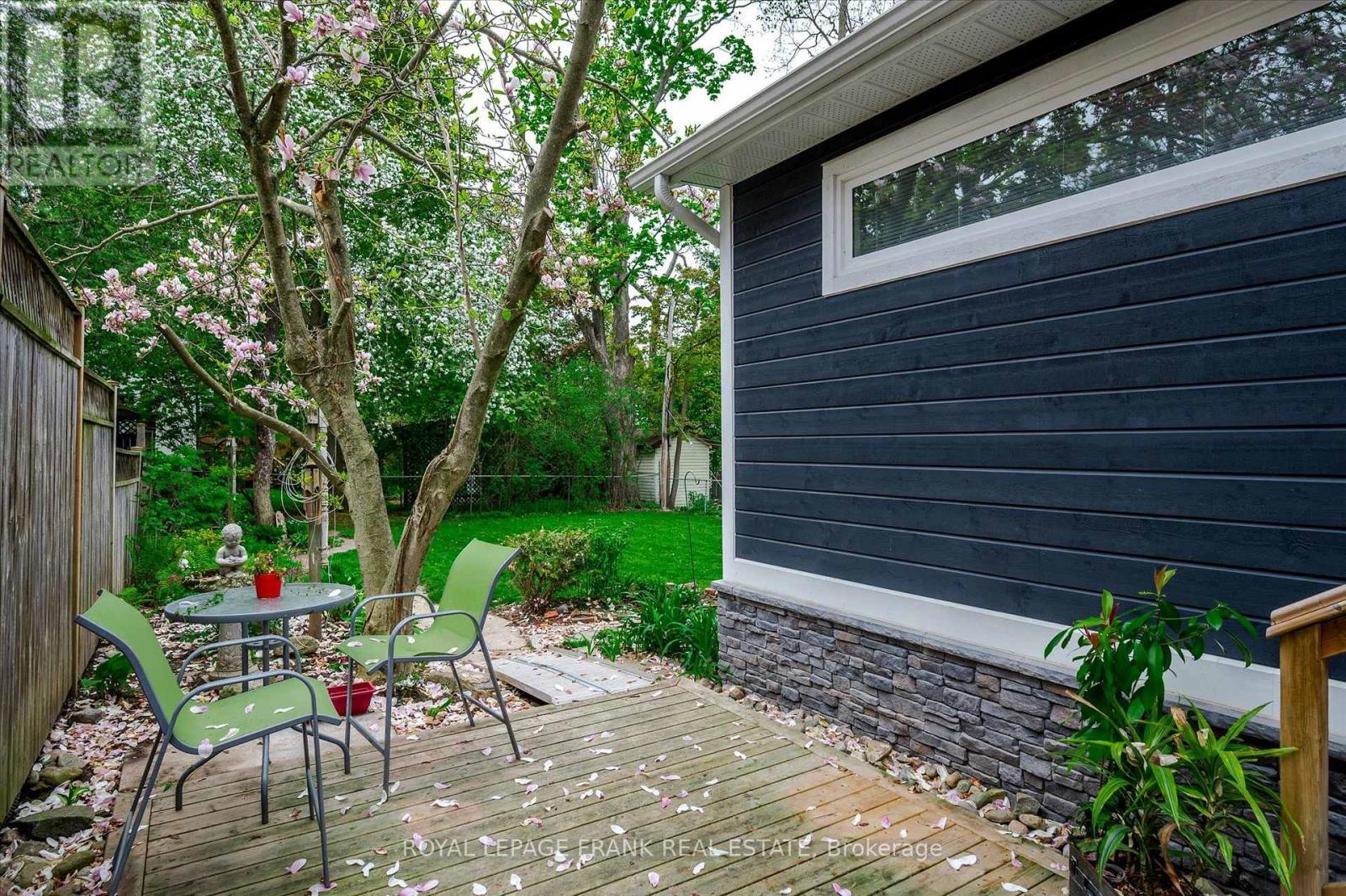 












83 BENSON AVENUE

,
Peterborough North (South),




Ontario
K9H5X8

