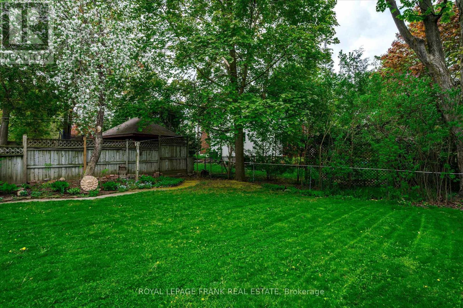 












83 BENSON AVENUE

,
Peterborough North (South),




Ontario
K9H5X8


