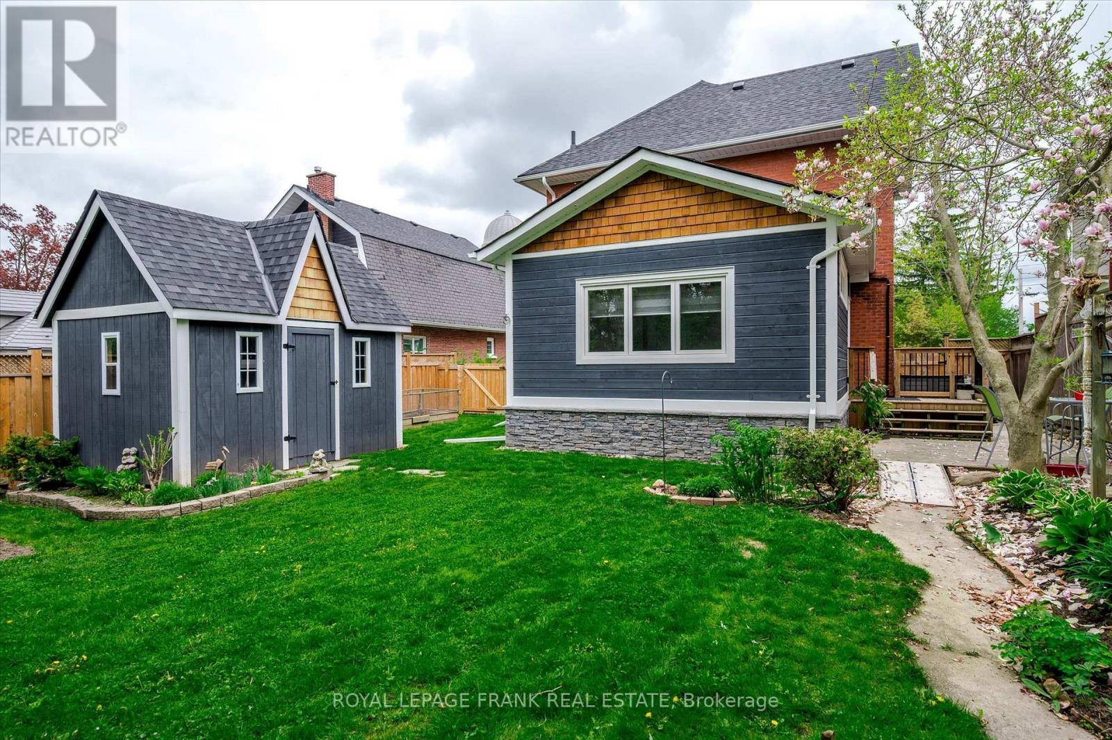 












83 BENSON AVENUE

,
Peterborough North (South),




Ontario
K9H5X8

