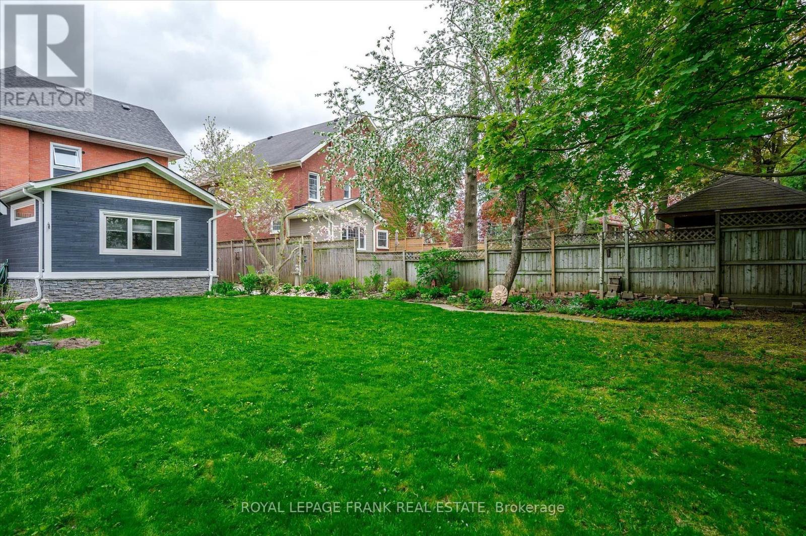 












83 BENSON AVENUE

,
Peterborough North (South),




Ontario
K9H5X8

