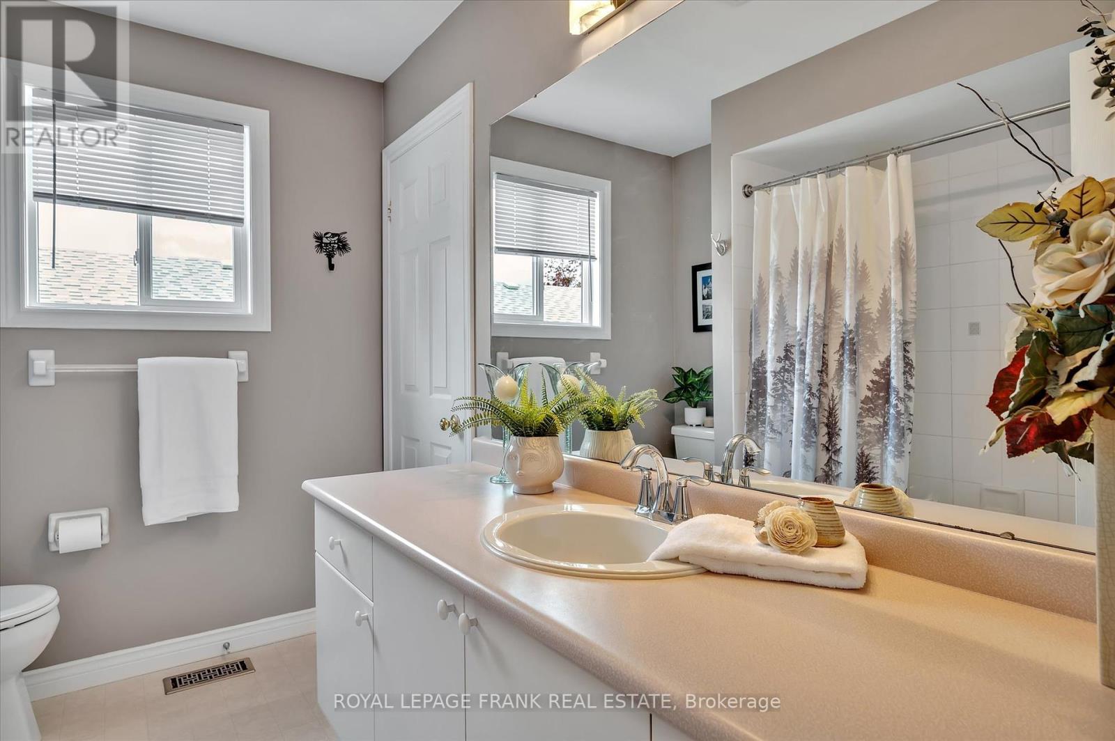 












2114 EASTHILL DRIVE

,
Peterborough East (South),




Ontario
K9L1Y8

