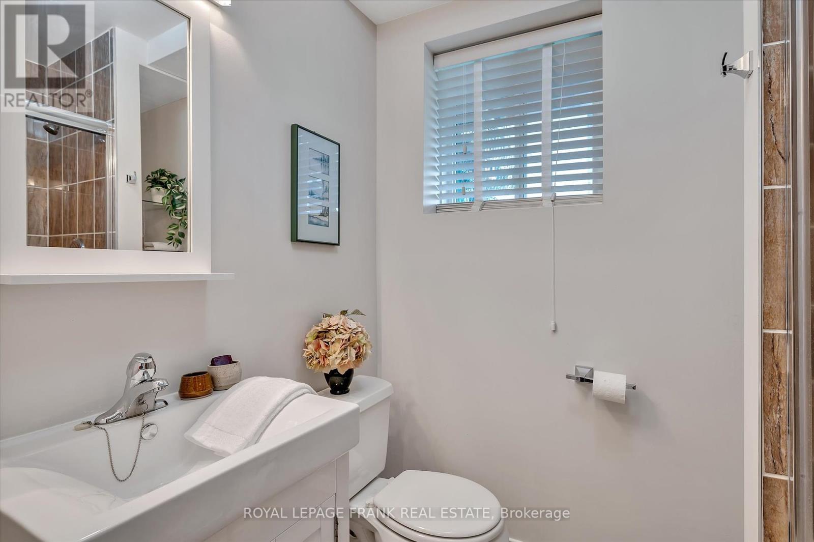 












2114 EASTHILL DRIVE

,
Peterborough East (South),




Ontario
K9L1Y8

