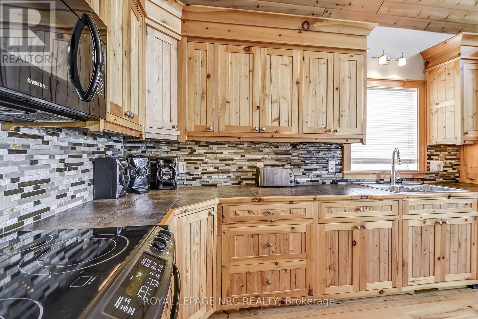 












10849 LAKESHORE ROAD W

,
Wainfleet (Lakeshore),




Ontario
L3K5V4

