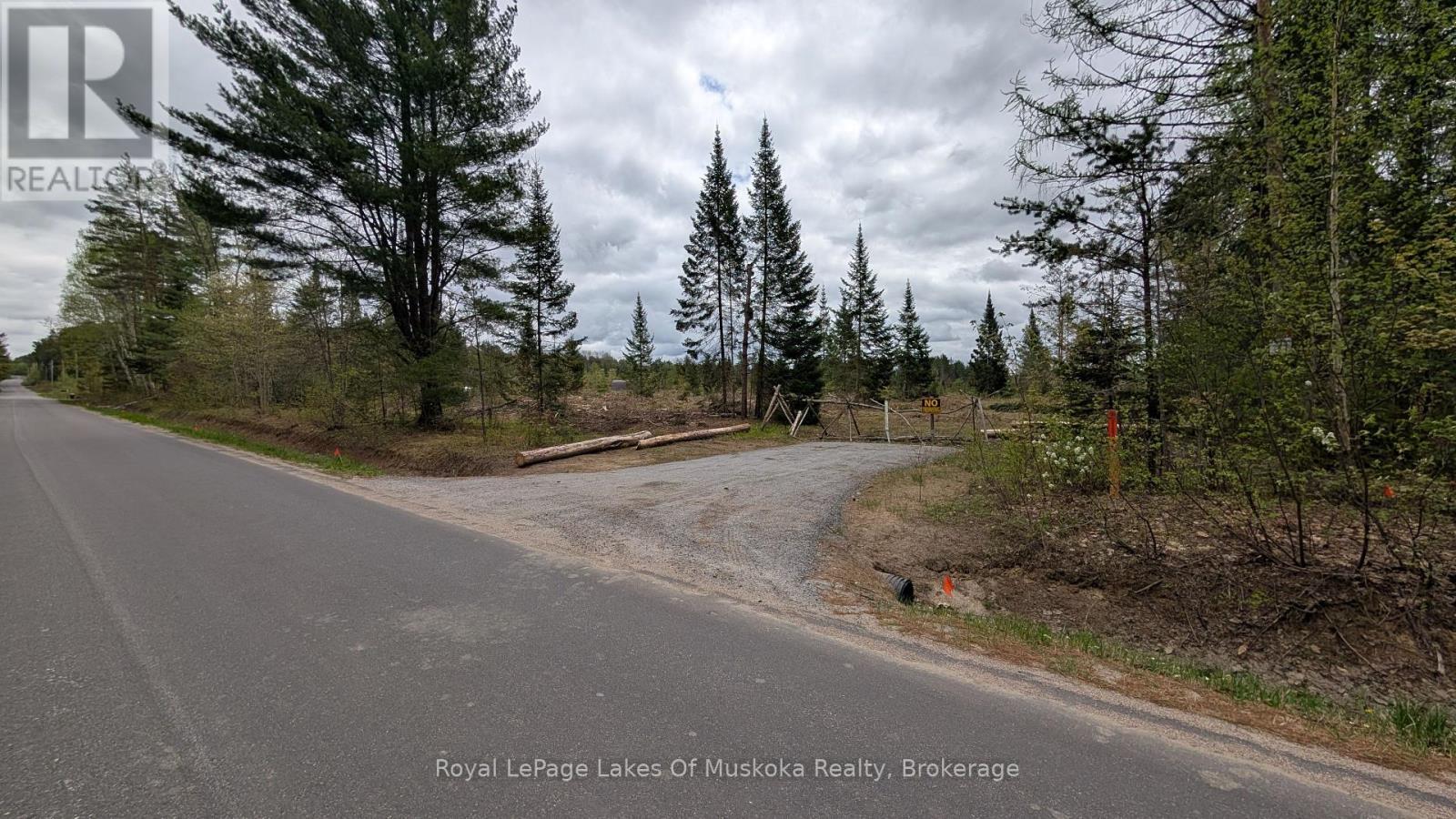 












395 STEPHENSON 1 ROAD E

,
Bracebridge (Macaulay),







Ontario
P0B1L0

