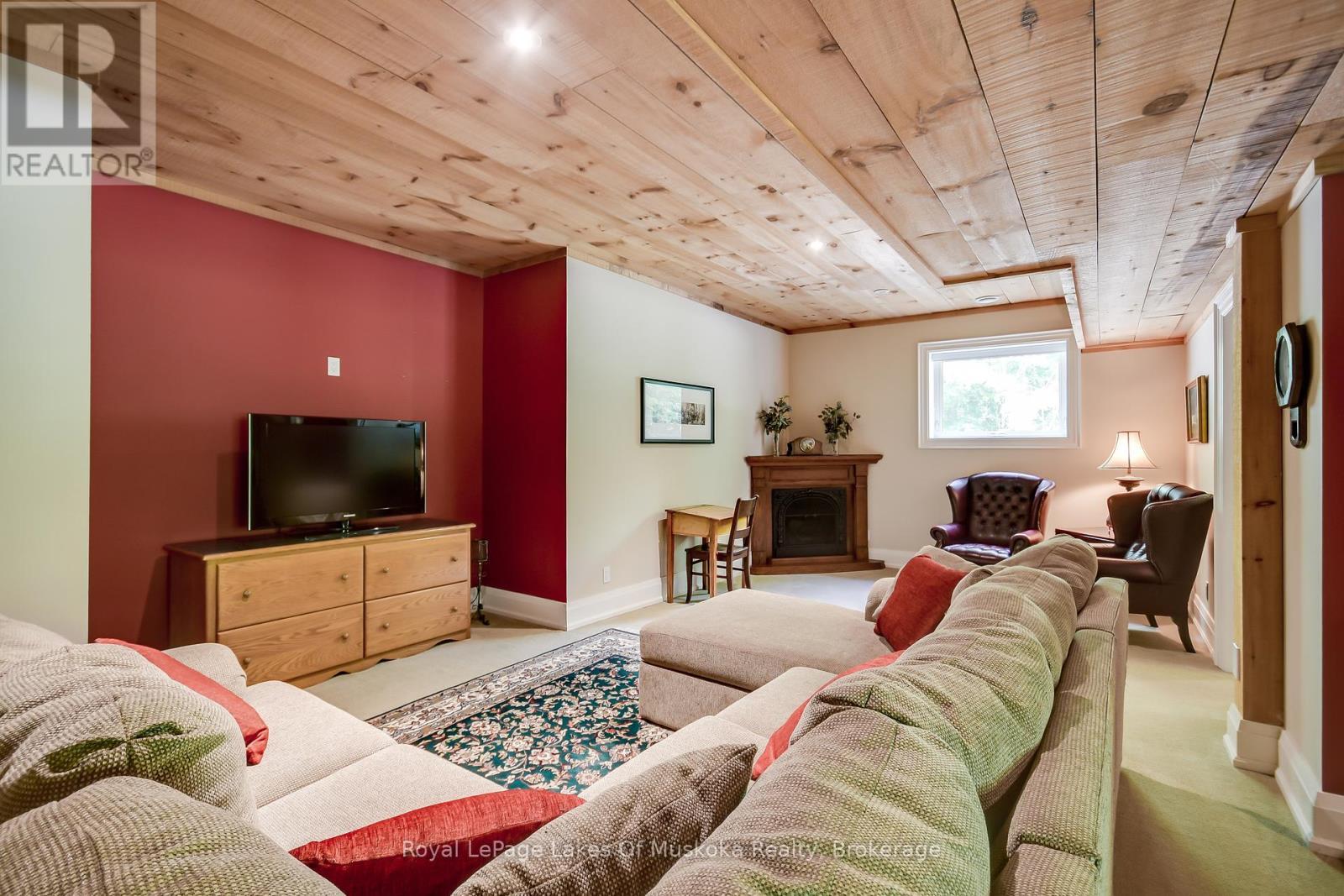 












759 WILLIAMSPORT ROAD

,
Huntsville (Chaffey),




Ontario
P1H2J4

