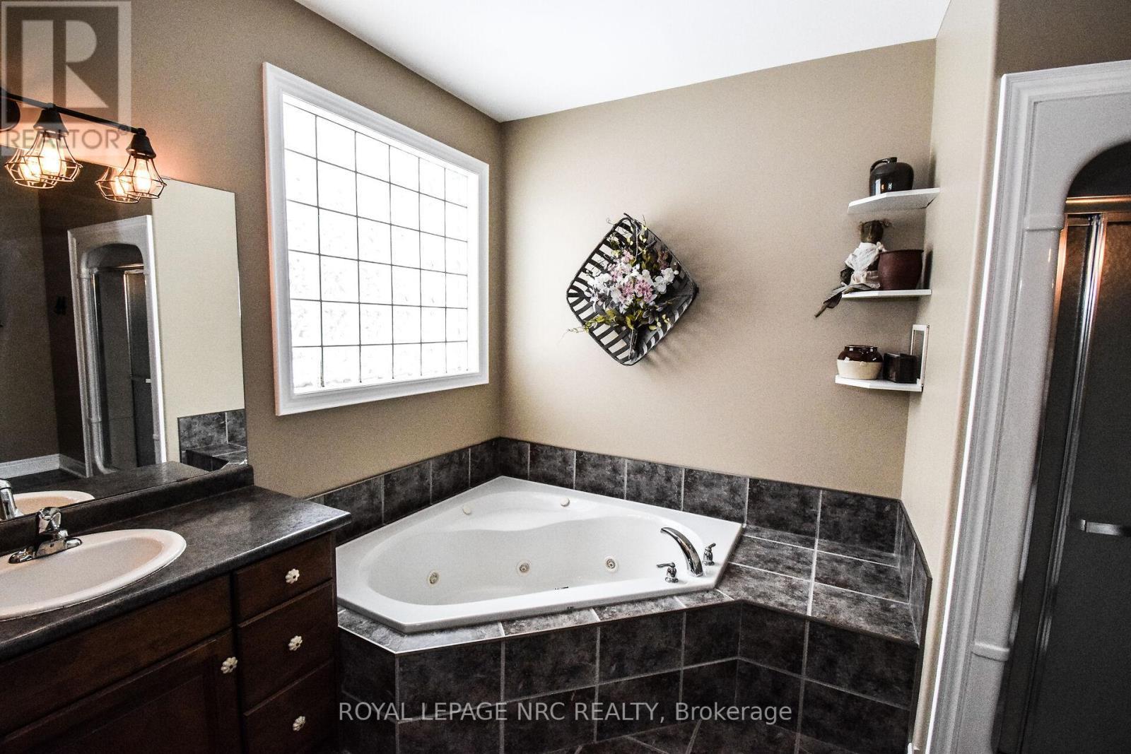 












870 CENTRALIA AVENUE N

,
Fort Erie (Ridgeway),




Ontario
L0S1N0

