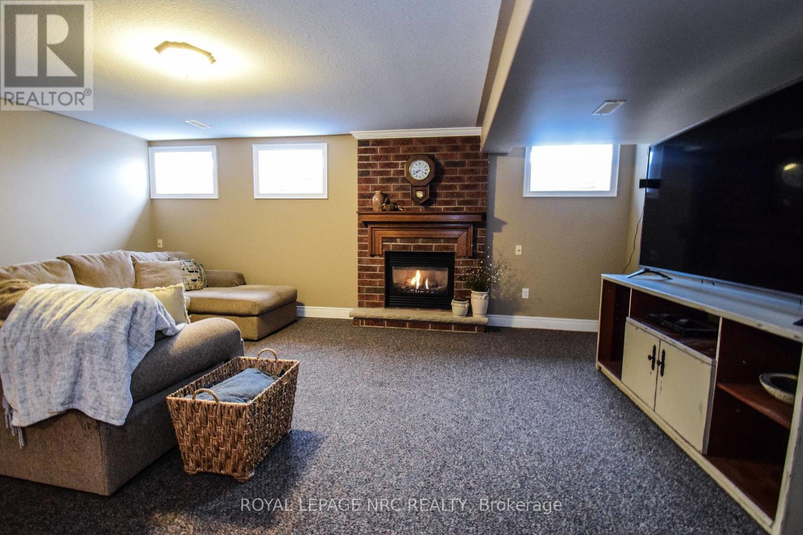 












870 CENTRALIA AVENUE N

,
Fort Erie (Ridgeway),




Ontario
L0S1N0

