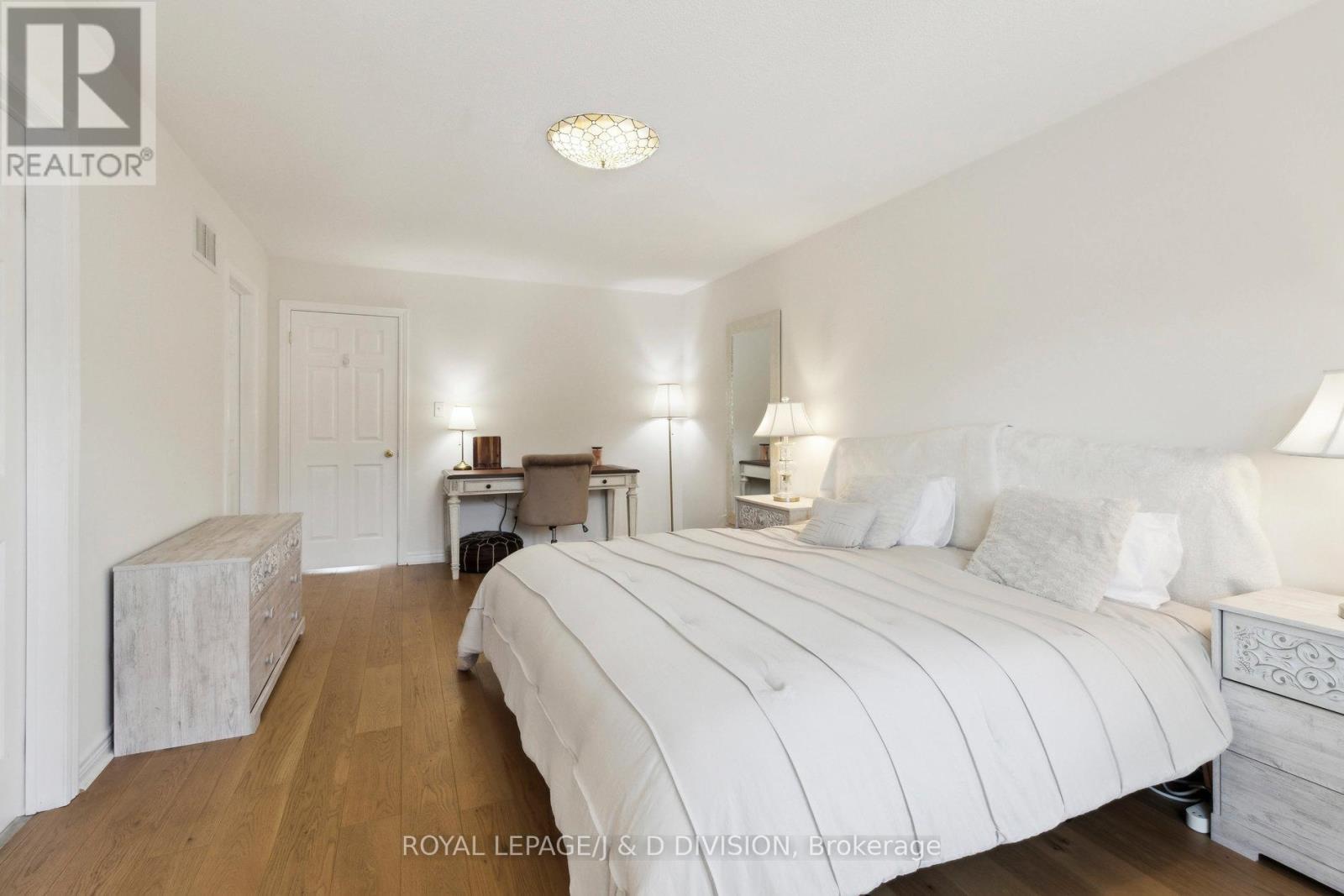 












187 TOM TAYLOR CRESCENT

,
Newmarket,




Ontario
L3X3E9

